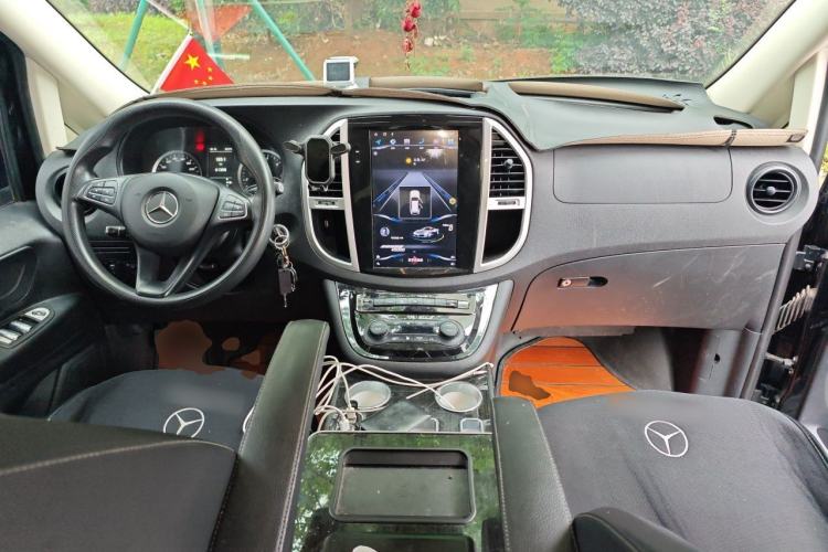 Used Mercedes-Benz Vito 2018 2.0T Elite Version 7 Seats China VI Emission Standard Center Console