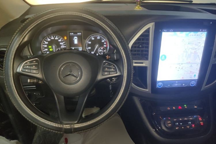 Used Mercedes-Benz Vito 2018 2.0T Elite Version 7 Seats China VI Emission Standard Center Console