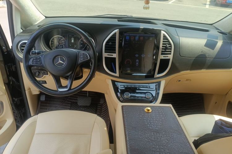 Used Mercedes-Benz Vito 2018 2.0T Business Version China VI Emission Standard Center Console