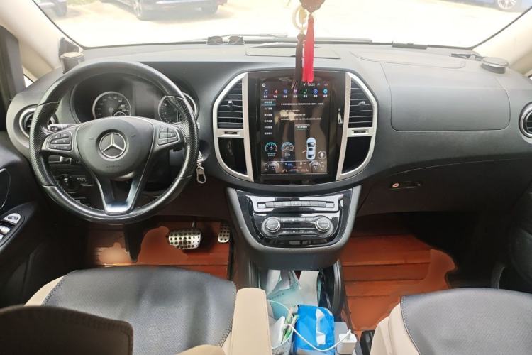 Used Mercedes-Benz Vito 2018 2.0T Business Version China V Emission Standard Center Console