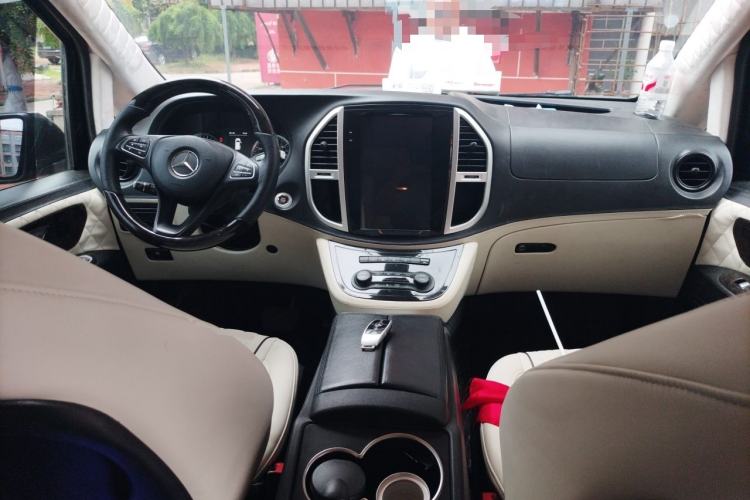 Used Mercedes-Benz Vito 2018 2.0T Elite Version 7 Seats China VI Emission Standard Center Console