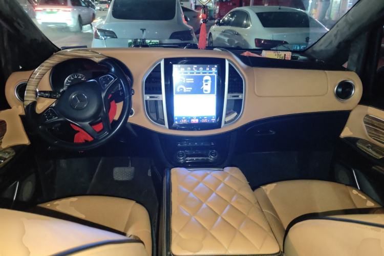 Used Mercedes-Benz Vito 2018 2.0T Business Version China V Emission Standard Center Console