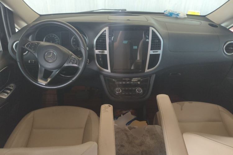 Used Mercedes-Benz Vito 2018 2.0T Elite Version 9 Seats China VI Emission Standard Center Console