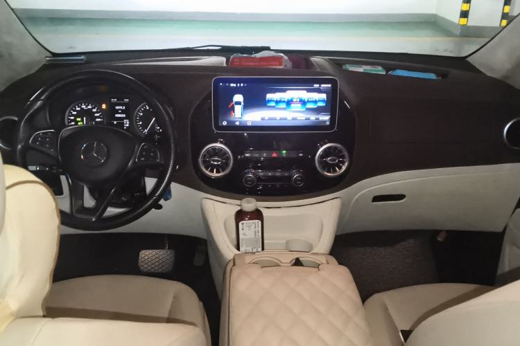Used Mercedes-Benz Vito 2018 2.0T Business Version China VI Emission Standard Center Console