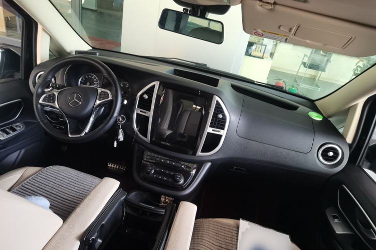 Used Mercedes-Benz Vito 2018 2.0T Elite Version 7 Seats China VI Emission Standard Center Console