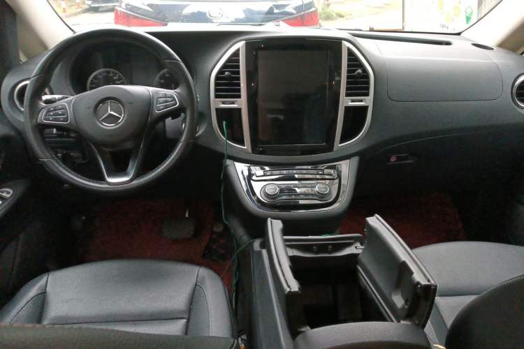 Used Mercedes-Benz Vito 2018 2.0T Business Version China V Emission Standard Center Console
