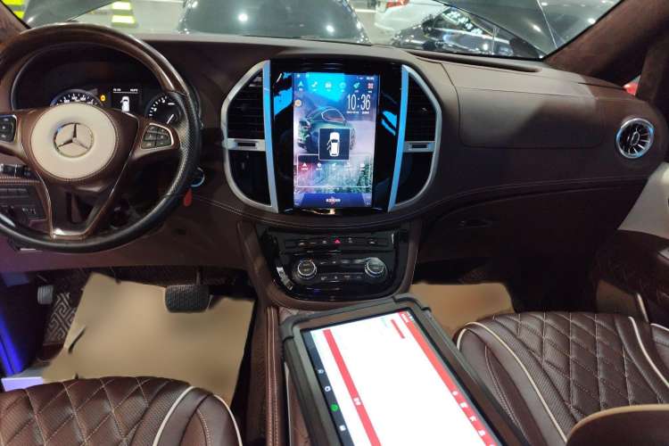 Used Mercedes-Benz Vito 2018 2.0T Business Version China VI Emission Standard Center Console