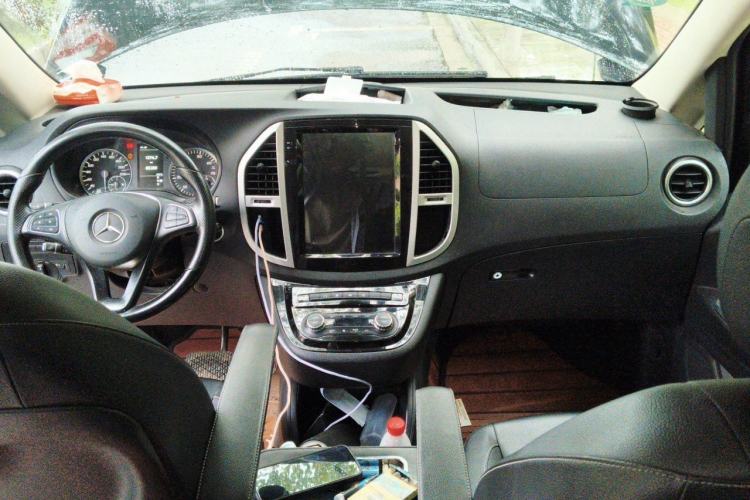 Used Mercedes-Benz Vito 2018 2.0T Business Version China V Emission Standard Center Console