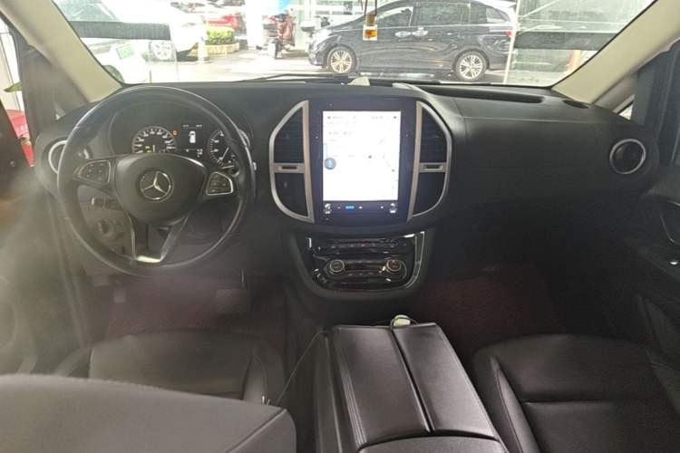 Used Mercedes-Benz Vito 2018 2.0T Business Version China VI Emission Standard Center Console