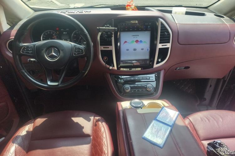 Used Mercedes-Benz Vito 2018 2.0T Business Version China VI Emission Standard Center Console
