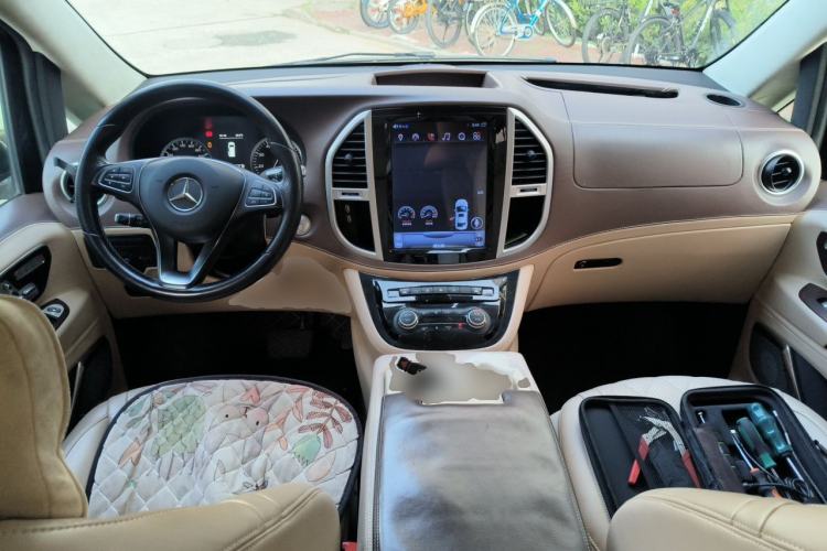 Used Mercedes-Benz Vito 2018 2.0T Business Version China VI Emission Standard Center Console