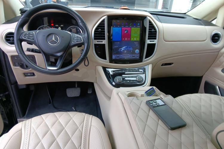Used Mercedes-Benz Vito 2018 2.0T Business Version China VI Emission Standard Center Console