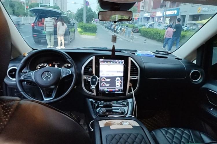 Used Mercedes-Benz Vito 2018 2.0T Business Version China VI Emission Standard Center Console