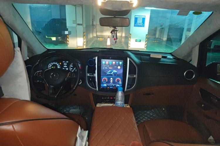 Used Mercedes-Benz Vito 2018 2.0T Business Version China VI Emission Standard Center Console