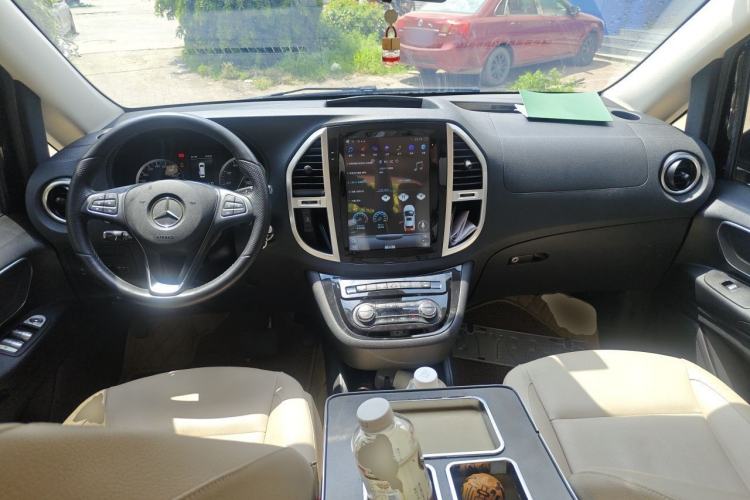 Used Mercedes-Benz Vito 2018 2.0T Business Version China VI Emission Standard Center Console