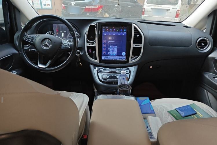 Used Mercedes-Benz Vito 2018 2.0T Business Version China VI Emission Standard Center Console