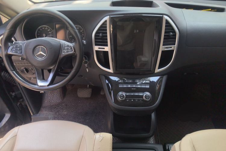Used Mercedes-Benz Vito 2018 2.0T Business Version China VI Emission Standard Center Console