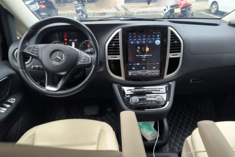 Used Mercedes-Benz Vito 2018 2.0T Business Version China VI Emission Standard Center Console