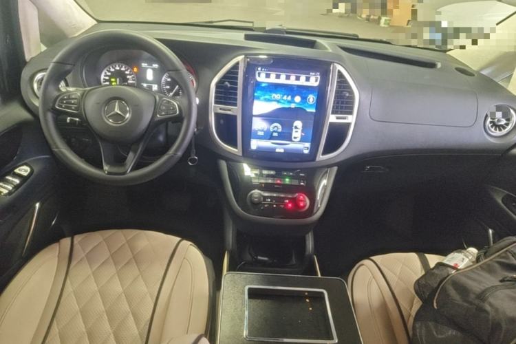Used Mercedes-Benz Vito 2018 2.0T Elite Version 7 Seats China V Emission Standard Center Console