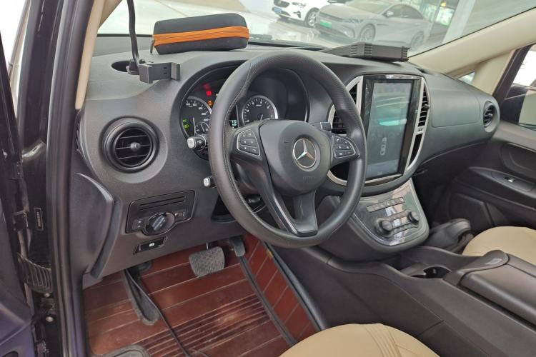 Used Mercedes-Benz Vito 2018 2.0T Elite Version 7 Seats China VI Emission Standard Center Console