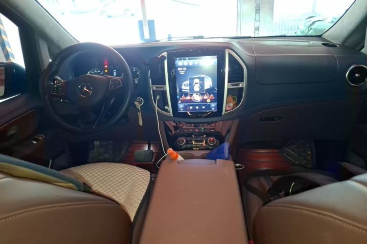 Used Mercedes-Benz Vito  Center Console