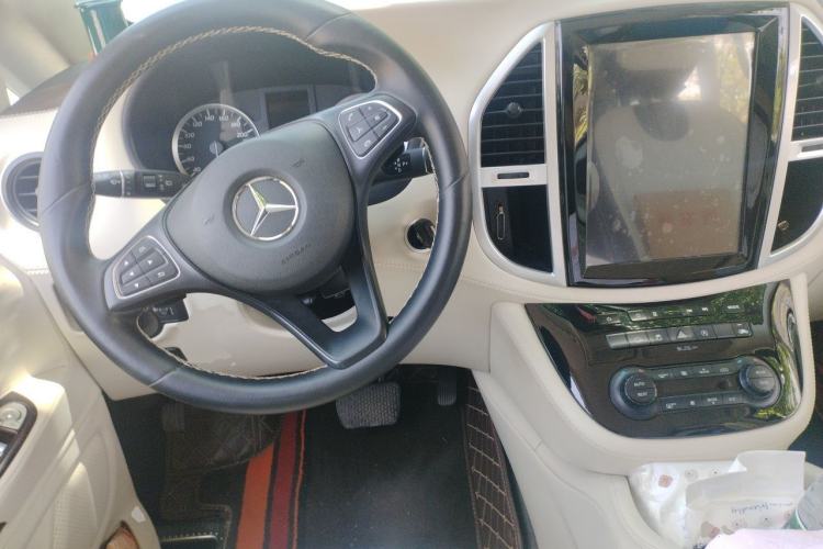 Used Mercedes-Benz Vito 2018 2.0T Elite Version 7 Seats China VI Emission Standard Center Console
