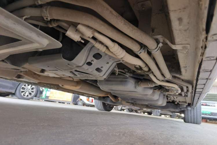 Used Mercedes-Benz Vito 2018 2.0T Business Version China V Emission Standard Chassis Front Left