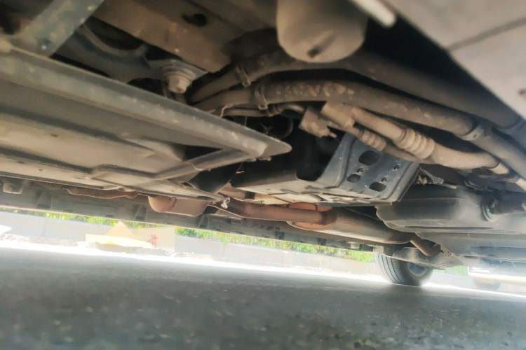 Used Mercedes-Benz Vito 2018 2.0T Business Version China V Emission Standard Chassis Front Left