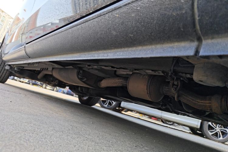 Used Mercedes-Benz Vito 2018 2.0T Business Version China VI Emission Standard Chassis Front Right