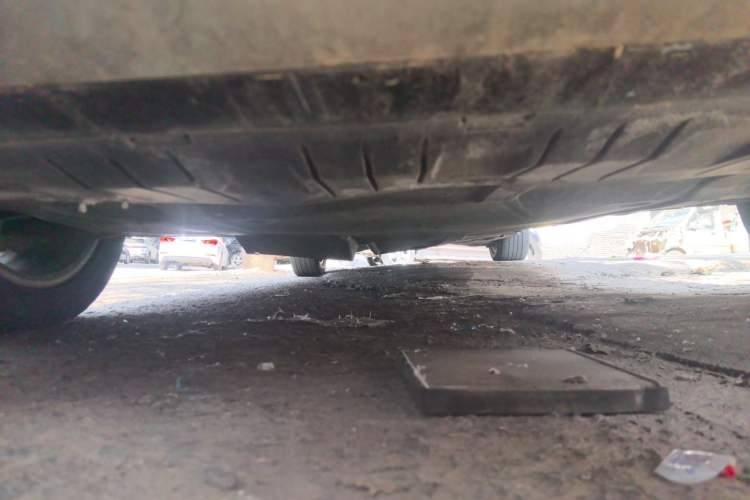 Used Mercedes-Benz Vito 2018 2.0T Business Version China VI Emission Standard Chassis Front