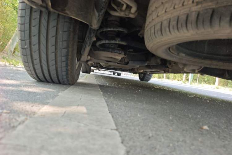 Used Mercedes-Benz Vito 2018 2.0T Business Version China VI Emission Standard Chassis Rear Left