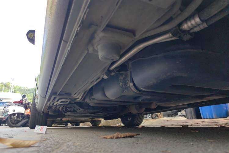 Used Mercedes-Benz Vito 2018 2.0T Business Version China VI Emission Standard Chassis Rear Left