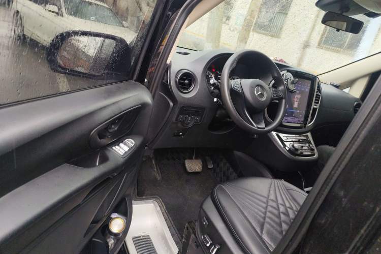Used Mercedes-Benz Vito 2018 2.0T Elite Version 7 Seats China VI Emission Standard Driver Seat