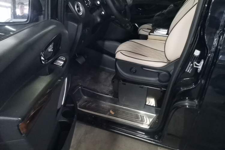 Used Mercedes-Benz Vito 2018 2.0T Elite Version 7 Seats China V Emission Standard Driver Seat