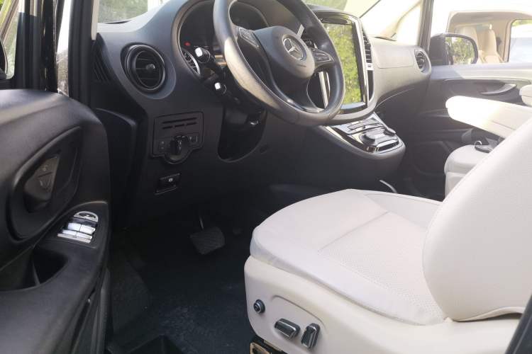 Used Mercedes-Benz Vito 2018 2.0T Elite Version 7 Seats China VI Emission Standard Driver Seat