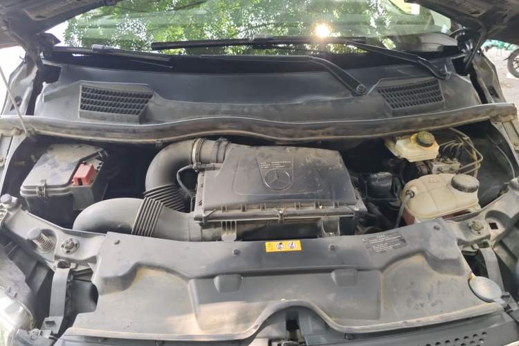 Used Mercedes-Benz Vito 2018 2.0T Business Version China VI Emission Standard Engine Bay