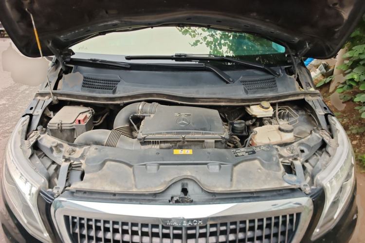 Used Mercedes-Benz Vito 2018 2.0T Elite Version 7 Seats China VI Emission Standard Engine Bay