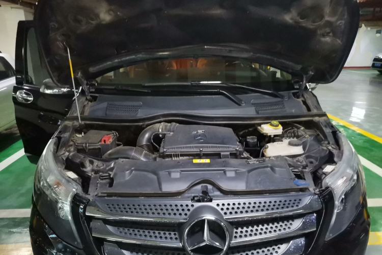 Used Mercedes-Benz Vito 2018 2.0T Business Version China V Emission Standard Engine Bay
