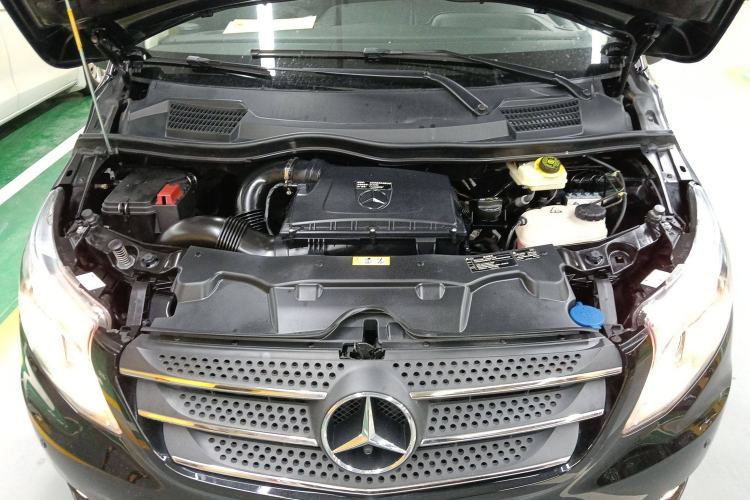 Used Mercedes-Benz Vito 2018 2.0T Elite Version 7 Seats China VI Emission Standard Engine Bay