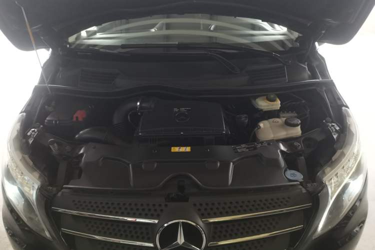 Used Mercedes-Benz Vito 2018 2.0T Business Version China VI Emission Standard Engine Bay