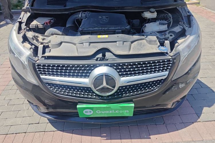 Used Mercedes-Benz Vito 2018 2.0T Elite Version 7 Seats China VI Emission Standard Engine Bay