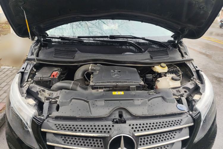 Used Mercedes-Benz Vito 2018 2.0T Elite Version 7 Seats China VI Emission Standard Engine Bay
