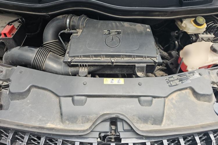 Used Mercedes-Benz Vito 2018 2.0T Elite Version 7 Seats China VI Emission Standard Engine Bay