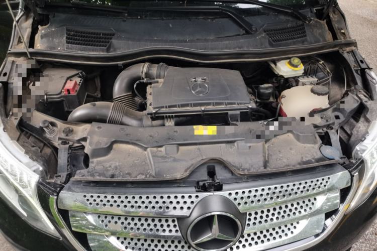 Used Mercedes-Benz Vito 2018 2.0T Elite Version 7 Seats China V Emission Standard Engine Bay