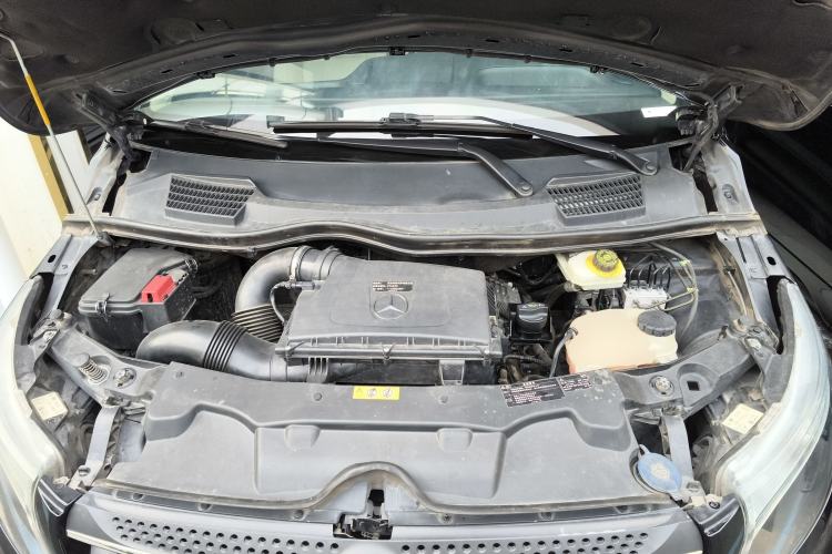 Used Mercedes-Benz Vito 2018 2.0T Business Version China V Emission Standard Engine Bay