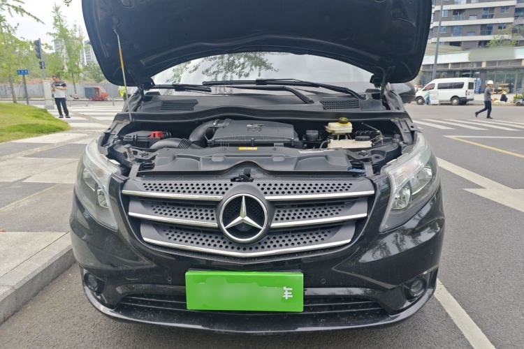 Used Mercedes-Benz Vito 2018 2.0T Business Version China V Emission Standard Engine Bay