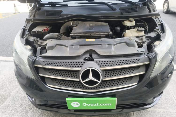 Used Mercedes-Benz Vito 2018 2.0T Elite Version 7 Seats China VI Emission Standard Engine Bay