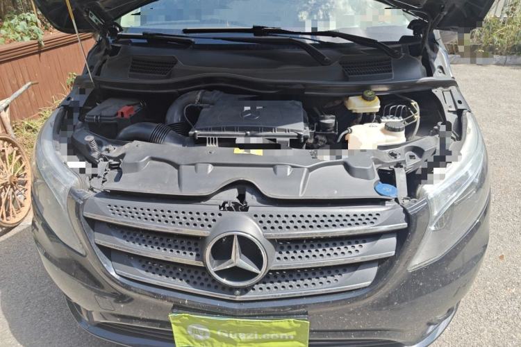 Used Mercedes-Benz Vito 2018 2.0T Elite Version 7 Seats China VI Emission Standard Engine Bay
