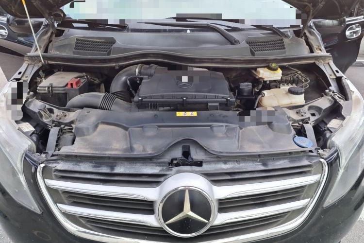 Used Mercedes-Benz Vito 2018 2.0T Elite Version 7 Seats China V Emission Standard Engine Bay