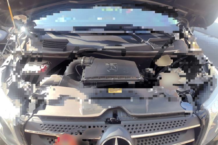 Used Mercedes-Benz Vito 2018 2.0T Elite Version 7 Seats China V Emission Standard Engine Bay
